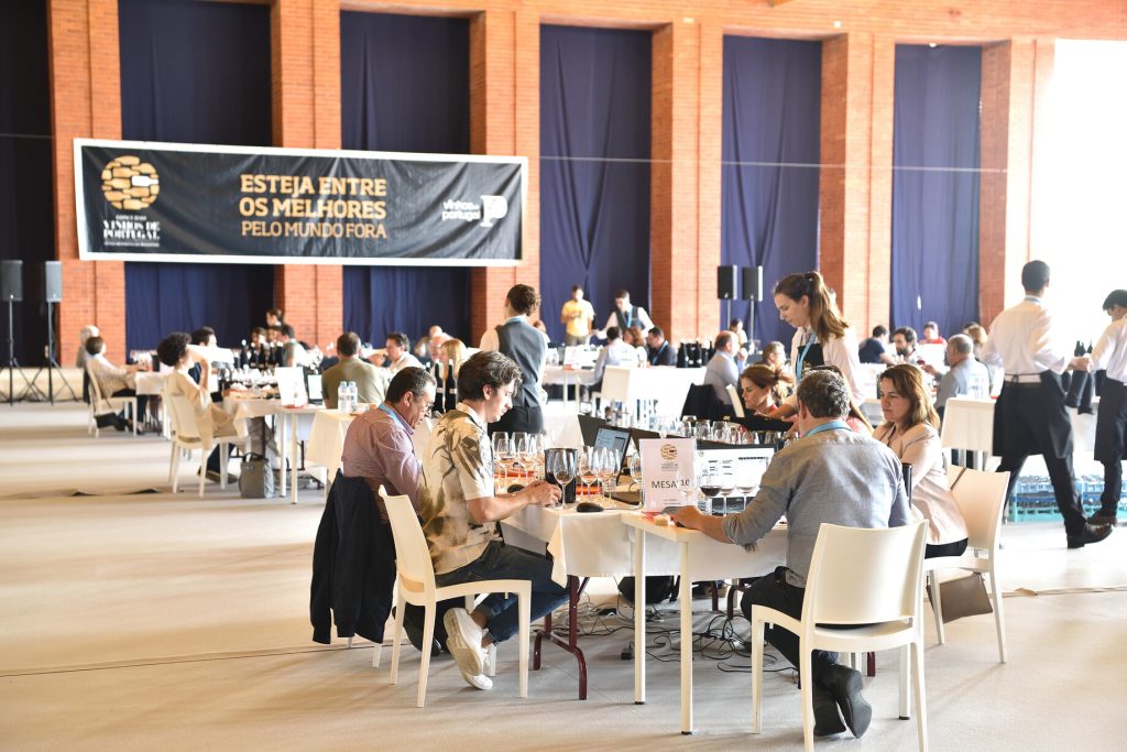 O Jantar de Gala decorreu no Mosteiro de Alcobaça, onde foram atribuídos os prémios aos melhores vinhos do ano. Foram 383 medalhas, entre as quais 32 medalhas na categoria de Grande Ouro, 95 de Ouro e 256 de Prata.