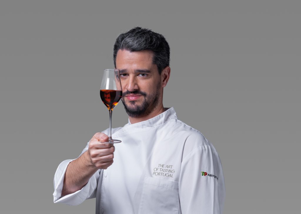A Península de Setúbal e o Moscatel de Setúbal são os protagonistas do novo menu Local Stars, elaborado André Cruz, chef executivo do restaurante Feitoria, e servido na Classe Executiva dos voos de longo curso da TAP Air Portugal, com partidas de Lisboa, durante os meses de Maio e Junho