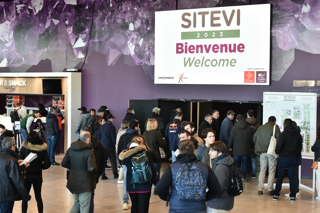 O próximo SITEVI, evento dedicado aos profissionais dos sectores da viticultura, vinho, arboricultura e olivicultura, irá decorrer entre 25 e 27 de novembro de 2025 no Parque de Exposições de Montpellier, no sul de França.