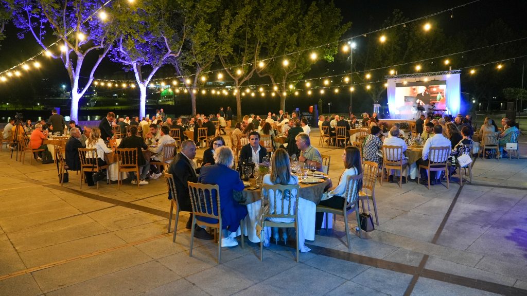 O Quinta de Arcossó Espumante Super Reserva Chardonnay Branco 2019 e o Quinta de Arcossó Arinto Branco 2021, ambos da Quinta de Arcossó, e o Encostas de Sonim Vinhas Velhas Tinto 2021, da Sociedade Agrícola Encostas de Sonim, distinguidos com o prémio Prestígio, foram os grandes vencedores do Concurso de Vinhos de Trás-os-Montes de 2025, que destacou o vinho Palácio dos Távoras Gold Edition Vinhas Velhas Tinto 2018, da Costa Boal-Family Estates, com o Prémio Imagem.